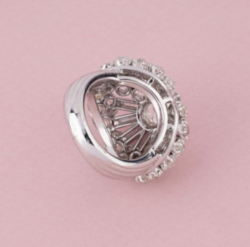 Importante bague cocktail en or blanc, platine et diamants - Maison Tres Or
