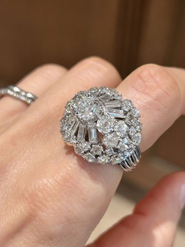 XXe siècle - Importante bague cocktail en or blanc, platine et diamants