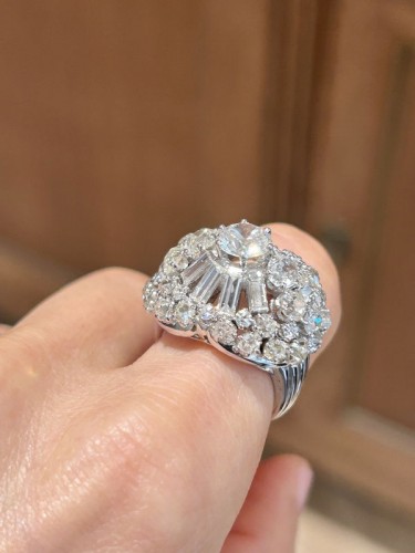 Antiquités - Importante bague cocktail en or blanc, platine et diamants