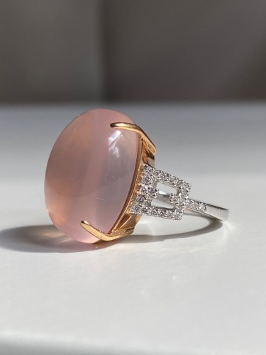 BRANAR PARIS Important ring in yellow-white gold set with a rose quartz - 