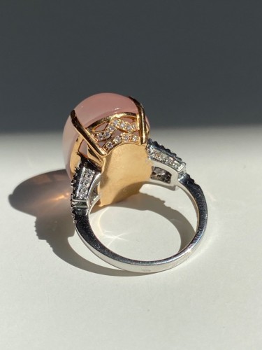 20th century - BRANAR PARIS Important ring in yellow-white gold set with a rose quartz