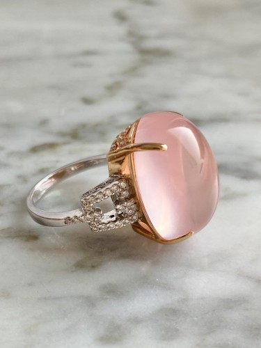 BRANAR PARIS Important ring in yellow-white gold set with a rose quartz - 