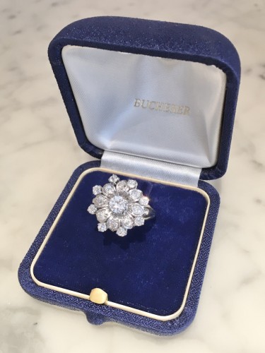 Bucherer – Floral ring in white gold and diamonds - Antique Jewellery Style 50