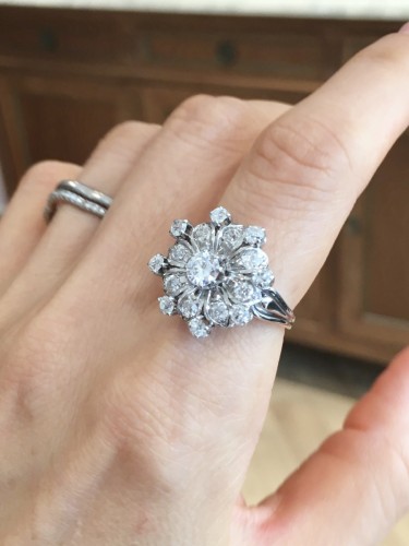 Bucherer – Floral ring in white gold and diamonds - 