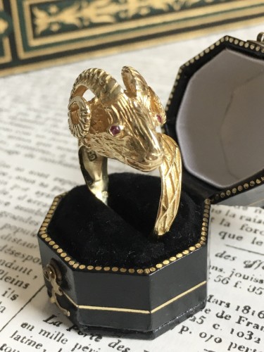 Bague en or jaune représentant une tête de bélier - Années 50-60