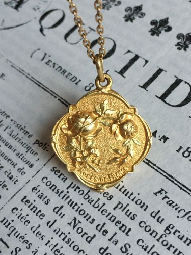 Antiquités - Art Nouveau yellow and green gold photo locket pendant