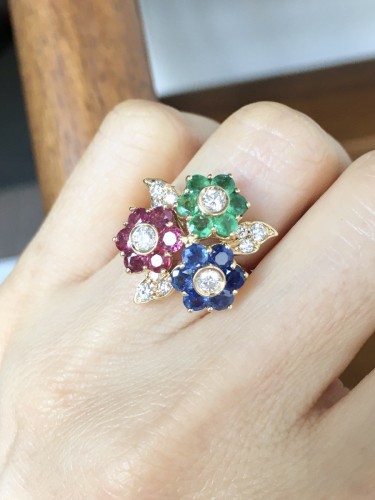 Antiquités - Bague fleurs en or saphirs et rubis et émeraudes et diamants