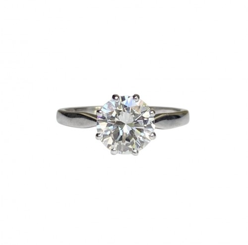 Bague solitaire en or blanc ornée d'un diamant 