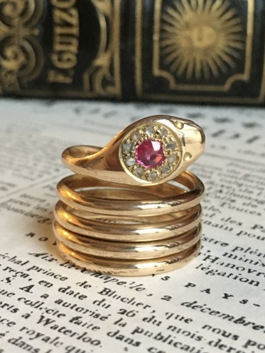  - Bague ancienne en or rose en forme de serpent