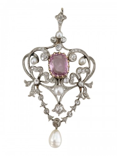 Pendentif Belle Époque en or jaune et platine serti d’un saphir rose