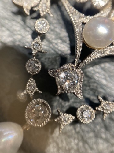 Art nouveau - Pendentif Belle Époque en or jaune et platine serti d’un saphir rose