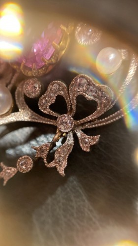 Antiquités - Pendentif Belle Époque en or jaune et platine serti d’un saphir rose