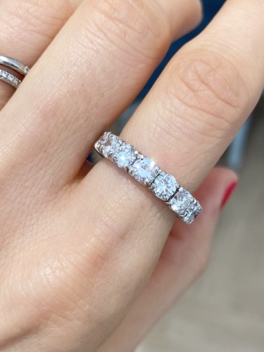 Antiquités - American wedding band in platinum and diamonds