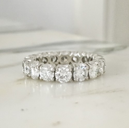Antiquités - American wedding band in platinum and diamonds