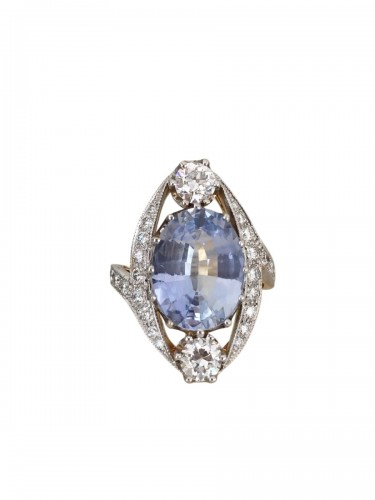 Ring in 1k gold with an unheated Ceylon Sapphire
