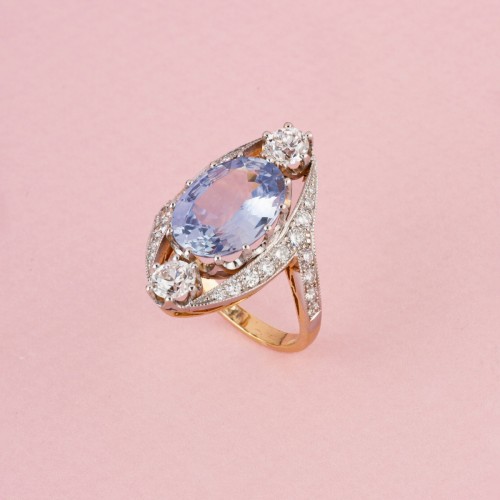 Antique Jewellery  - Ring in 1k gold with an unheated Ceylon Sapphire