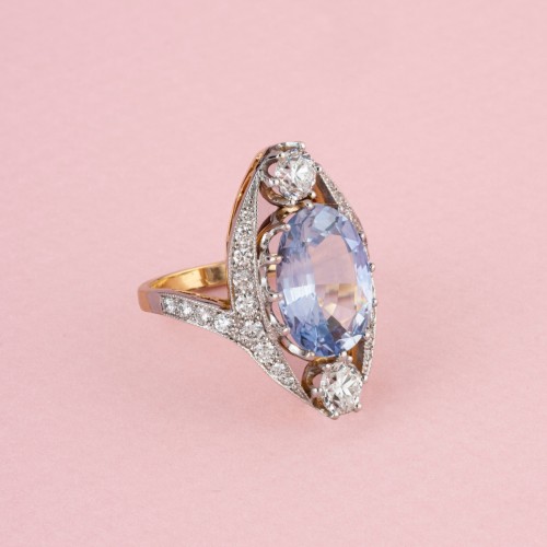 Ring in 1k gold with an unheated Ceylon Sapphire - 