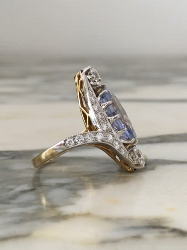  - Ring in 1k gold with an unheated Ceylon Sapphire