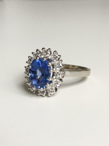 Antique Jewellery  - Pompadour ring in white gold and platinum with a Ceylon sapphire