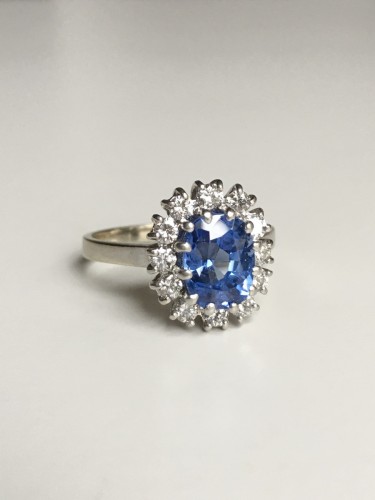 Pompadour ring in white gold and platinum with a Ceylon sapphire - 