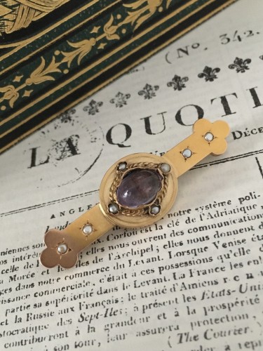 Bijouterie, Joaillerie Broche - Broche Napoléon III composée d’or jaune et d’une améthyste
