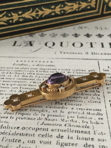 Broche Napoléon III composée d’or jaune et d’une améthyste - Napoléon III