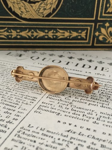 Antiquités - Broche Napoléon III composée d’or jaune et d’une améthyste