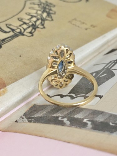 Art Déco - Bague Art Déco en or jaune, saphirs et diamants