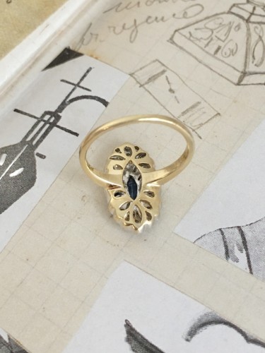 Antiquités - Bague Art Déco en or jaune, saphirs et diamants