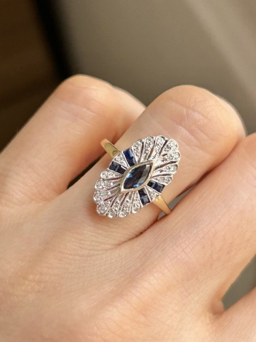 Antiquités - Bague Art Déco en or jaune, saphirs et diamants