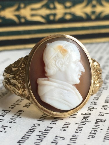 Signet Ring In Yellow Gold, Pope Gregory XVI (1765 - 1846) - Antique Jewellery Style 