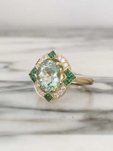Bague en or jaune tourmaline verte, diamants et Tsavorites - Maison Tres Or