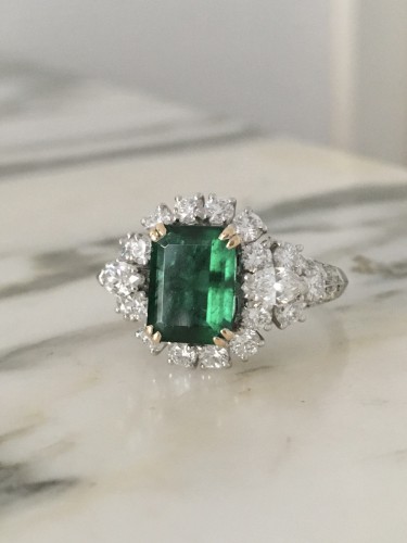 Bague en or blanc et jaune, émeraude et diamants - Maison Tres Or