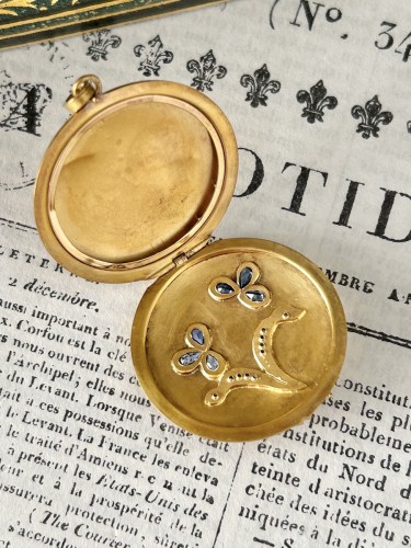  - Art Nouveau pendant photo holder in yellow gold