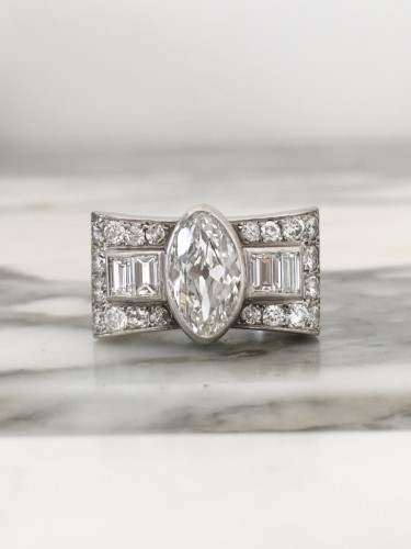 Antique Jewellery  - Art Deco Tank Ring in platinum and diamonds 3.16 Ct