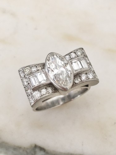 Art Déco - Art Deco Tank Ring in platinum and diamonds 3.16 Ct