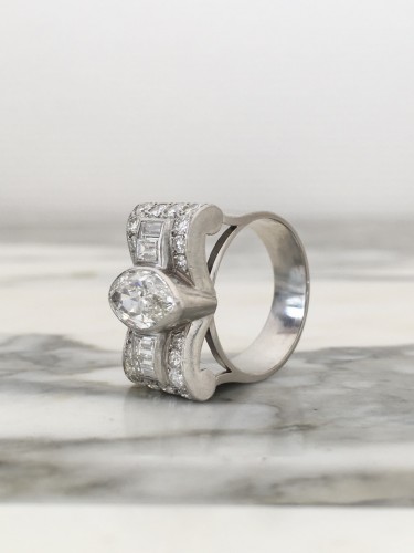 Antiquités - Art Deco Tank Ring in platinum and diamonds 3.16 Ct
