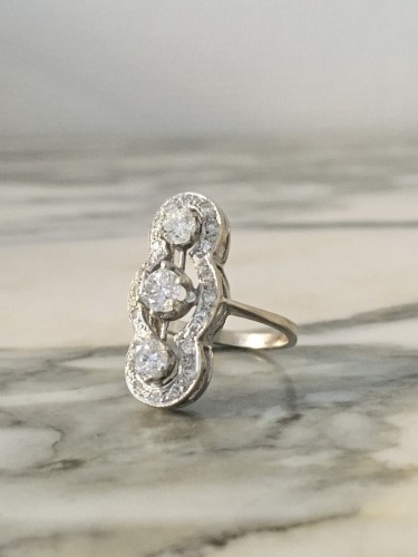Antique Jewellery  - Vintage ring in 18k white gold and diamonds