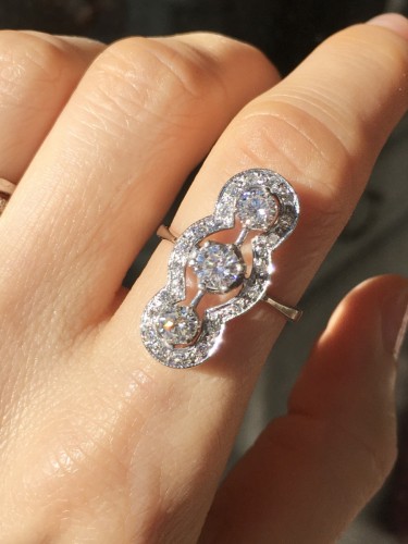 Antiquités - Vintage ring in 18k white gold and diamonds