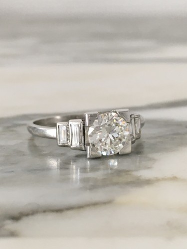 XXe siècle - Bague Art Déco en platine et diamants