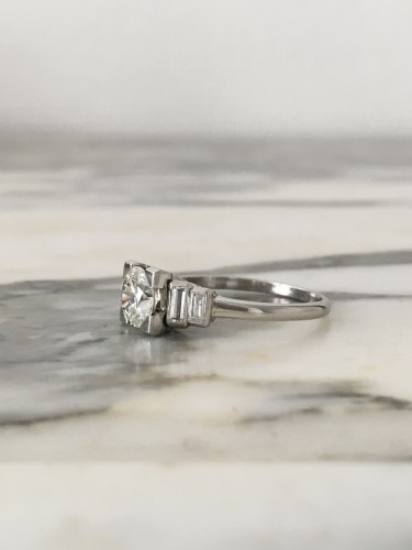 Art Déco - Bague Art Déco en platine et diamants