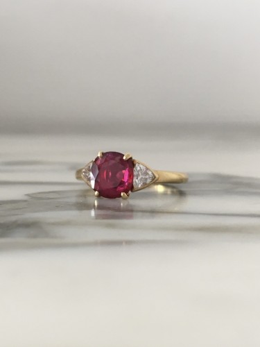 Bague en or jaune, rubis et diamants - Bijouterie, Joaillerie Style 