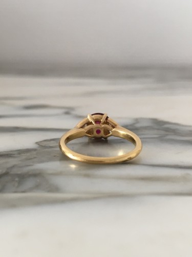 Antiquités - Bague en or jaune, rubis et diamants