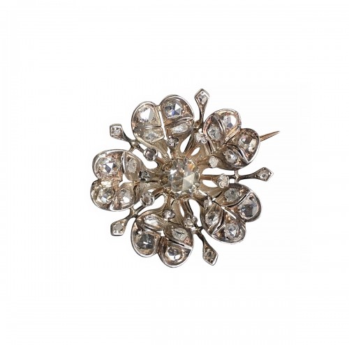 Broche fleur fin 19e siècle en or rose et argent et diamants