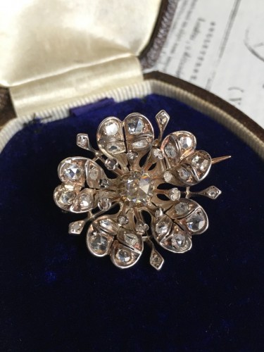 Broche fleur fin 19e siècle en or rose et argent et diamants - Bijouterie, Joaillerie Style 