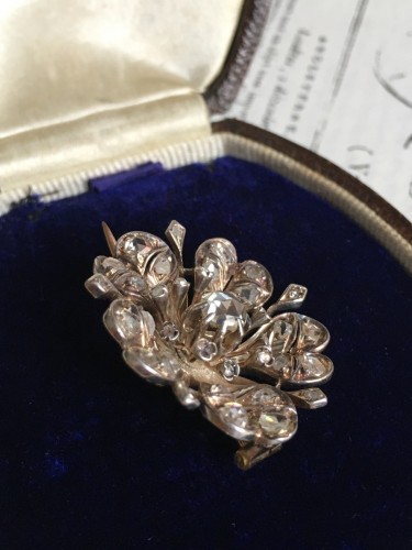 XXe siècle - Broche fleur fin 19e siècle en or rose et argent et diamants