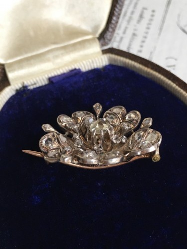 Broche fleur fin 19e siècle en or rose et argent et diamants - 