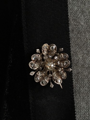 Antiquités - Broche fleur fin 19e siècle en or rose et argent et diamants