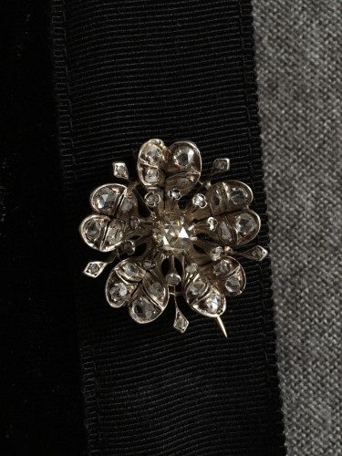 Antiquités - Broche fleur fin 19e siècle en or rose et argent et diamants
