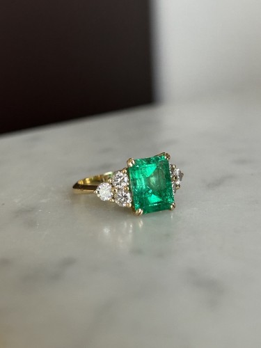 20th century - Ring in gold Colombian emerald 3.02 Ct and diamonds